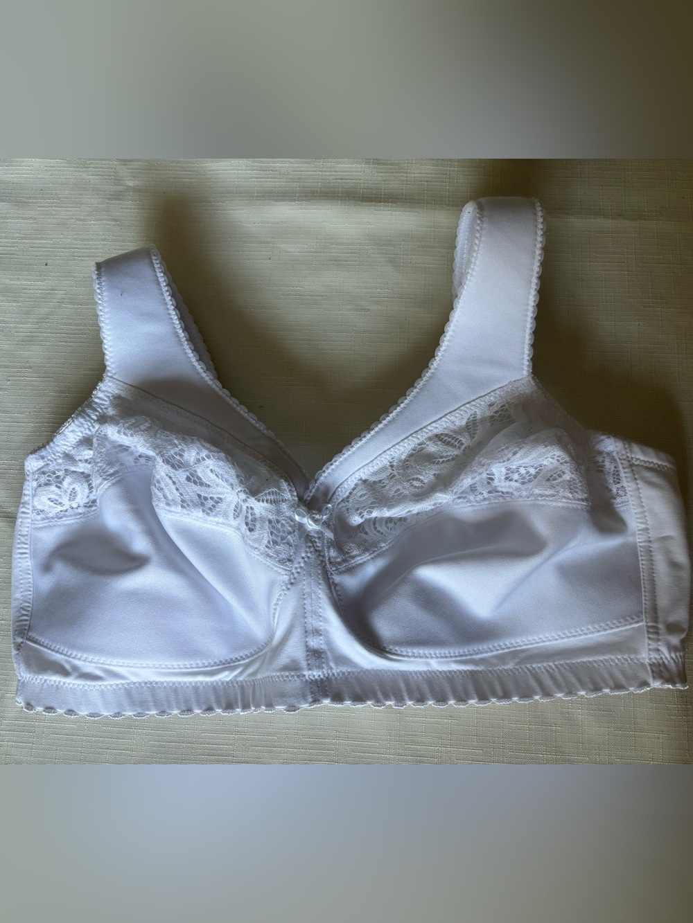 Glamorise Style #1001 White Lace-Accent Wireless Support Bra - Sz 40C - Like-New